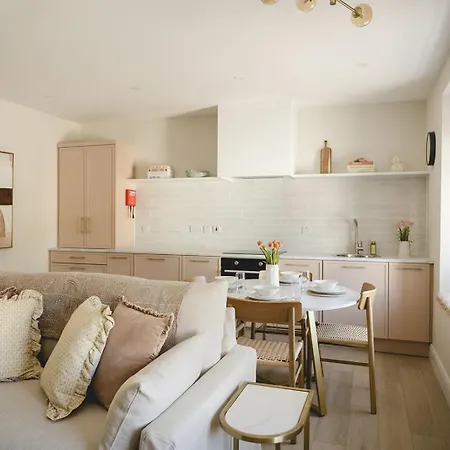 The Old Schoolhouse - Castle View * Donegal Town