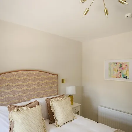 The Old Schoolhouse - Castle View Apartment