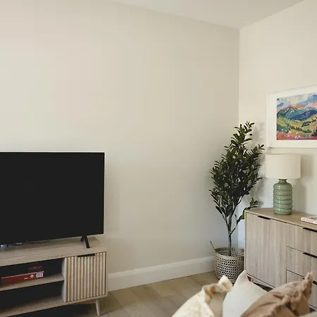 The Old Schoolhouse - Castle View *